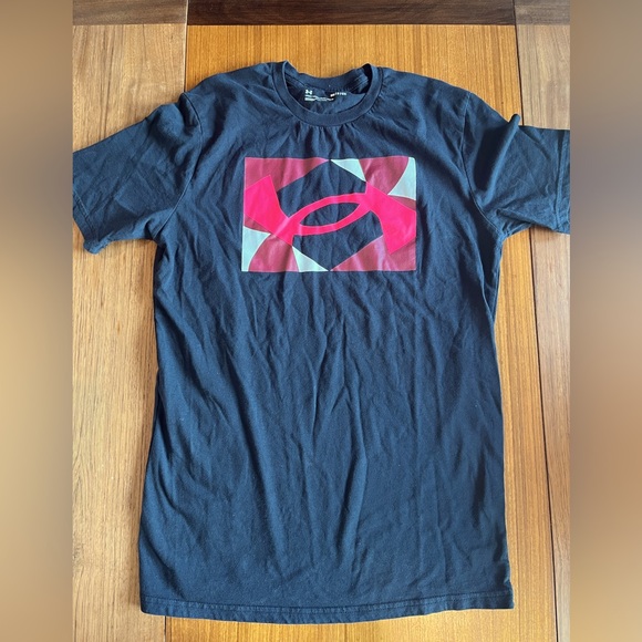 Black and Pink Under Armour T-shirt (S) - Picture 1 of 5